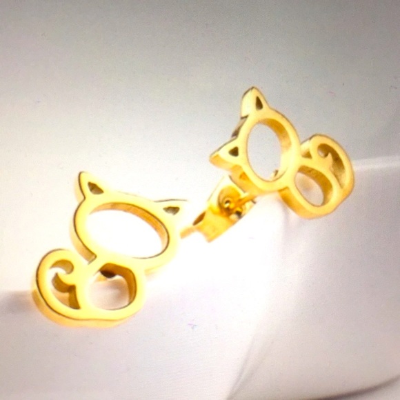 None Jewelry - Host Pick x 4 🔥🔥🔥🔥 Adorable gold cat earrings